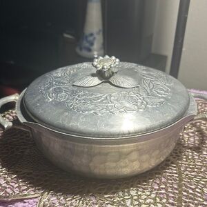 Everlast Hammered Silver-Tone Floral Covered Dish